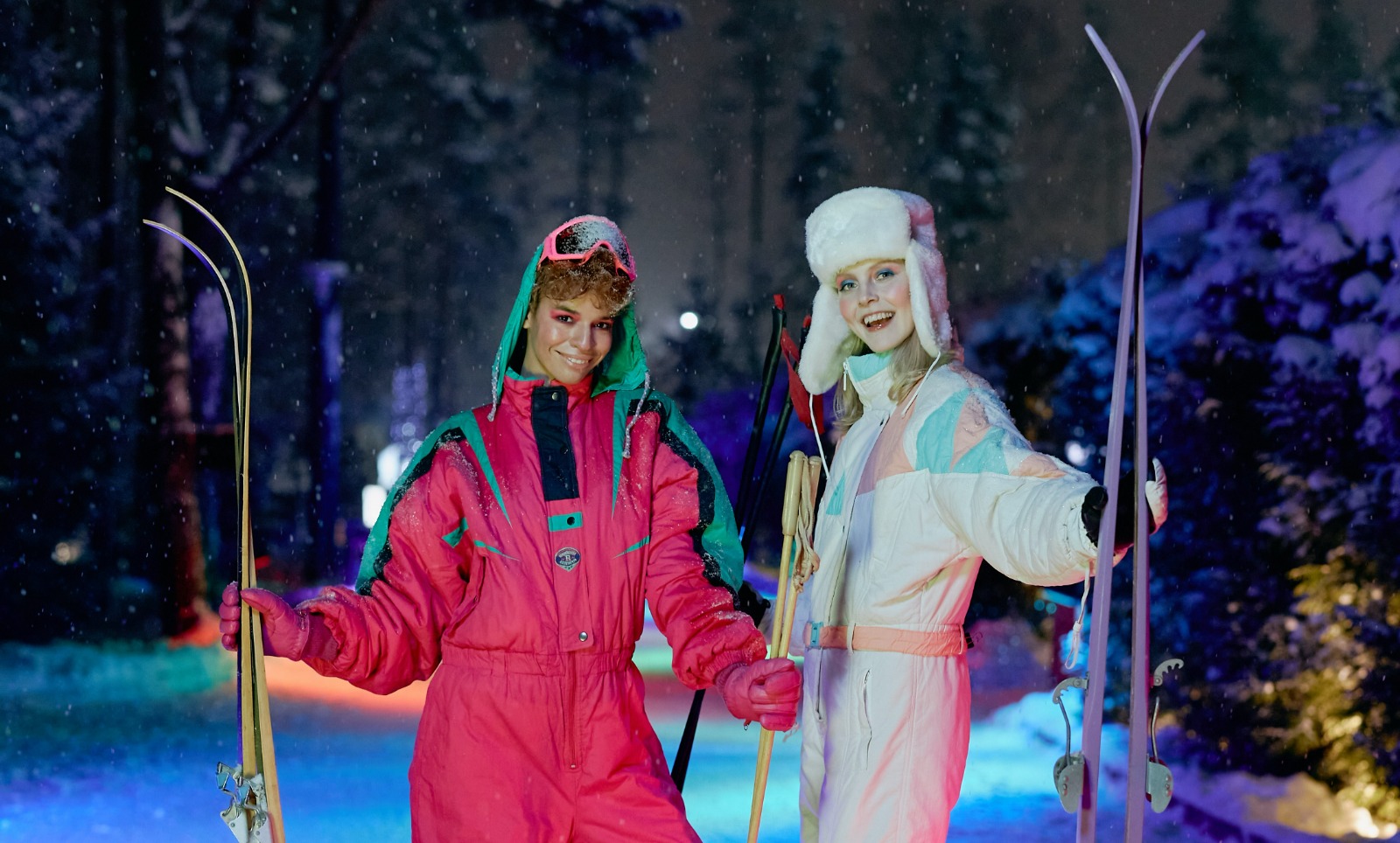 Skifahrerinnen beim Après-ski 