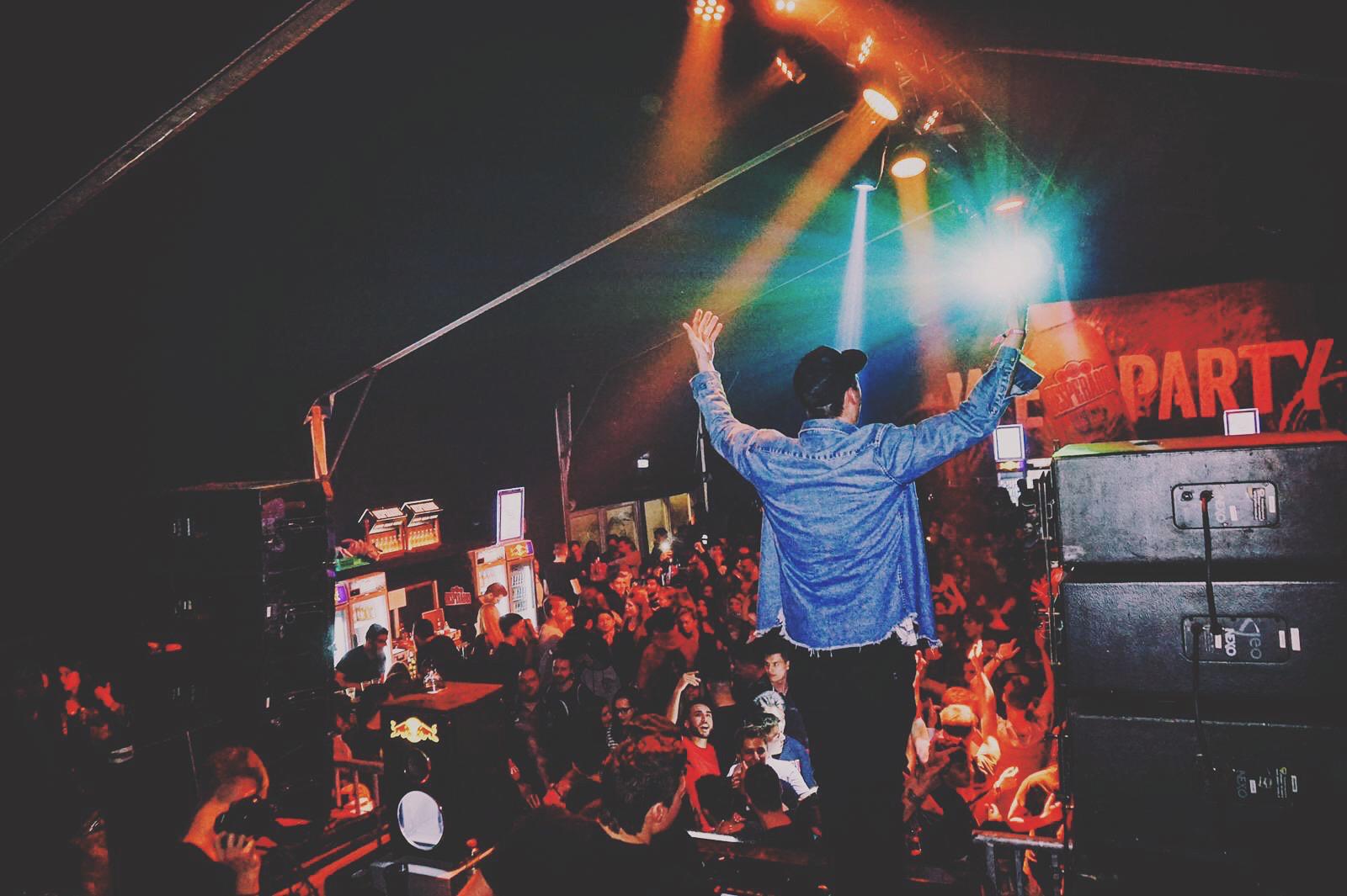 Febration: Vollgas-DJ mit Humor